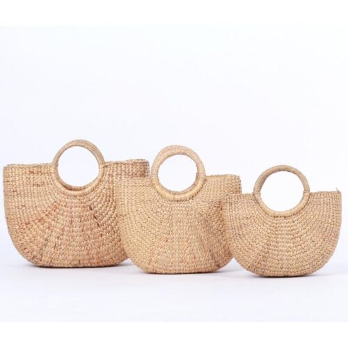 multiple sizes of straw tote bag