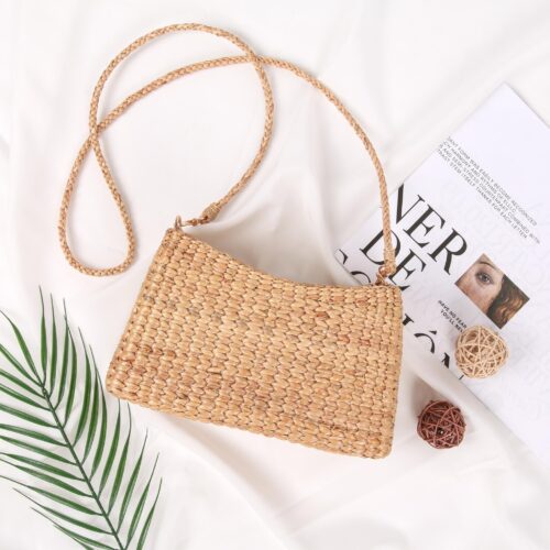 straw handbag in the baguette bag style, straw purse with detachable crossbody bag strap