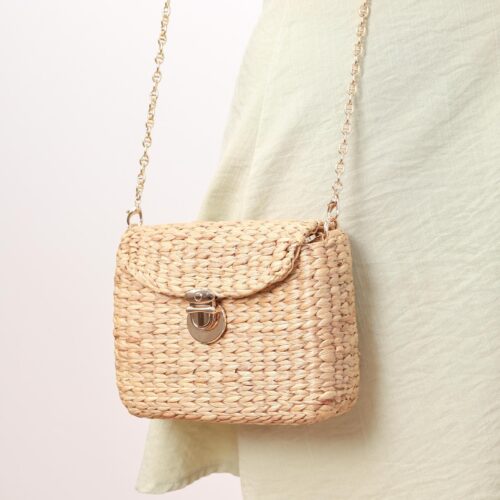 straw bag and purse fashion come with gold buckle attachment and detachable strap.