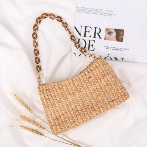 straw handbag in the baguette bag style, straw purse with detachable shoulder strap