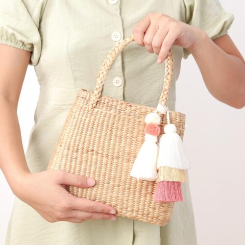 Beige handbag Tote with waterfall tassel and top braided straw Handles