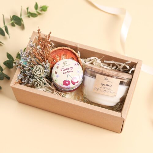 Soy Scented candle gift box for her. Best ideas for small gift comes with soy candle, Lip balm, dried flower and personalised gift card