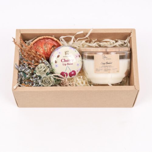 bridesmaid gift box ideas. the package includes modern candle, lip balm and personlised card
